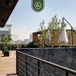 Centric 2 Bedroom Condo - Gym - Open Air Cinema