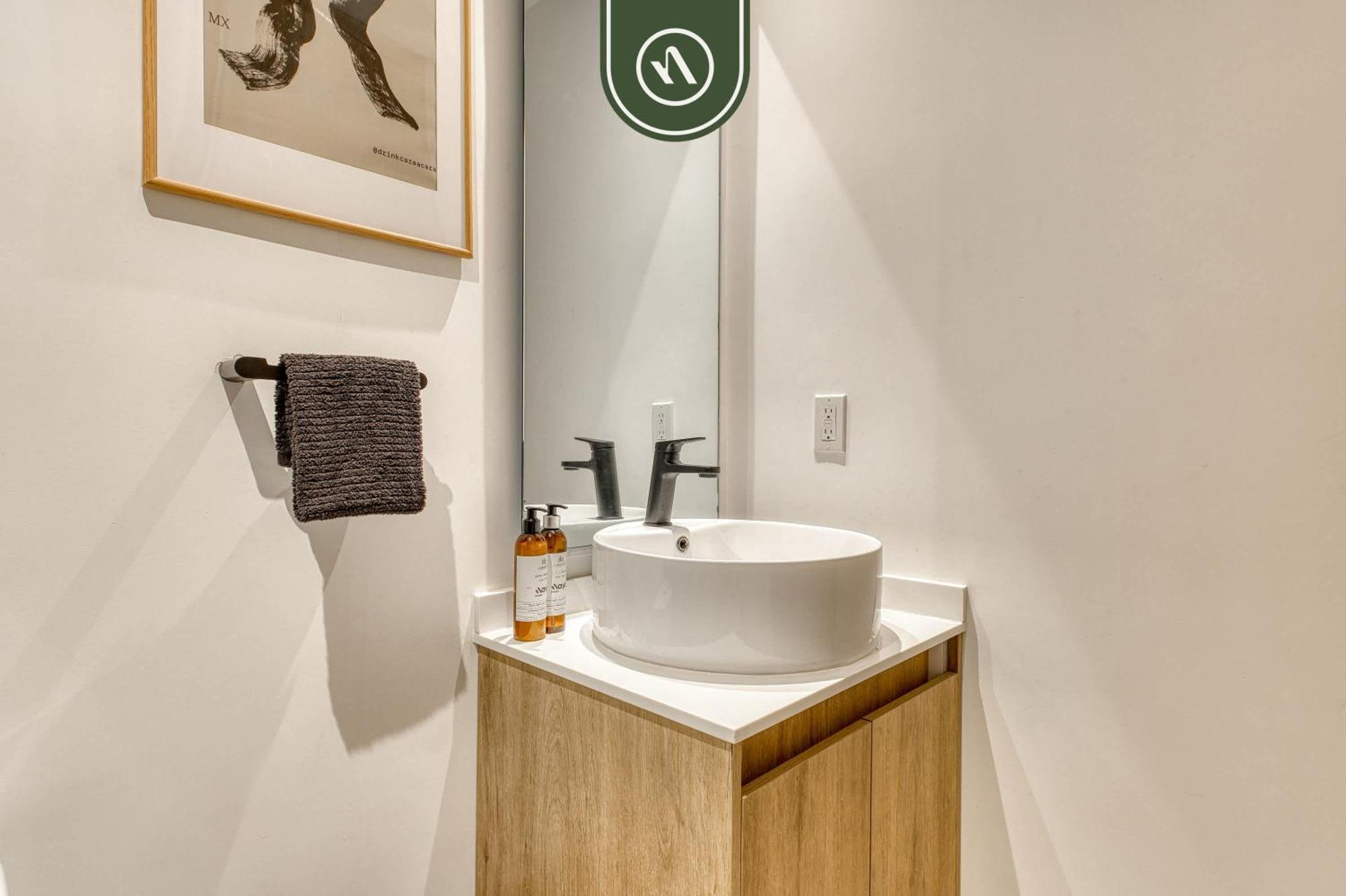 Centric 2 Bedroom - Gym - Open Air Cinema Apartment *