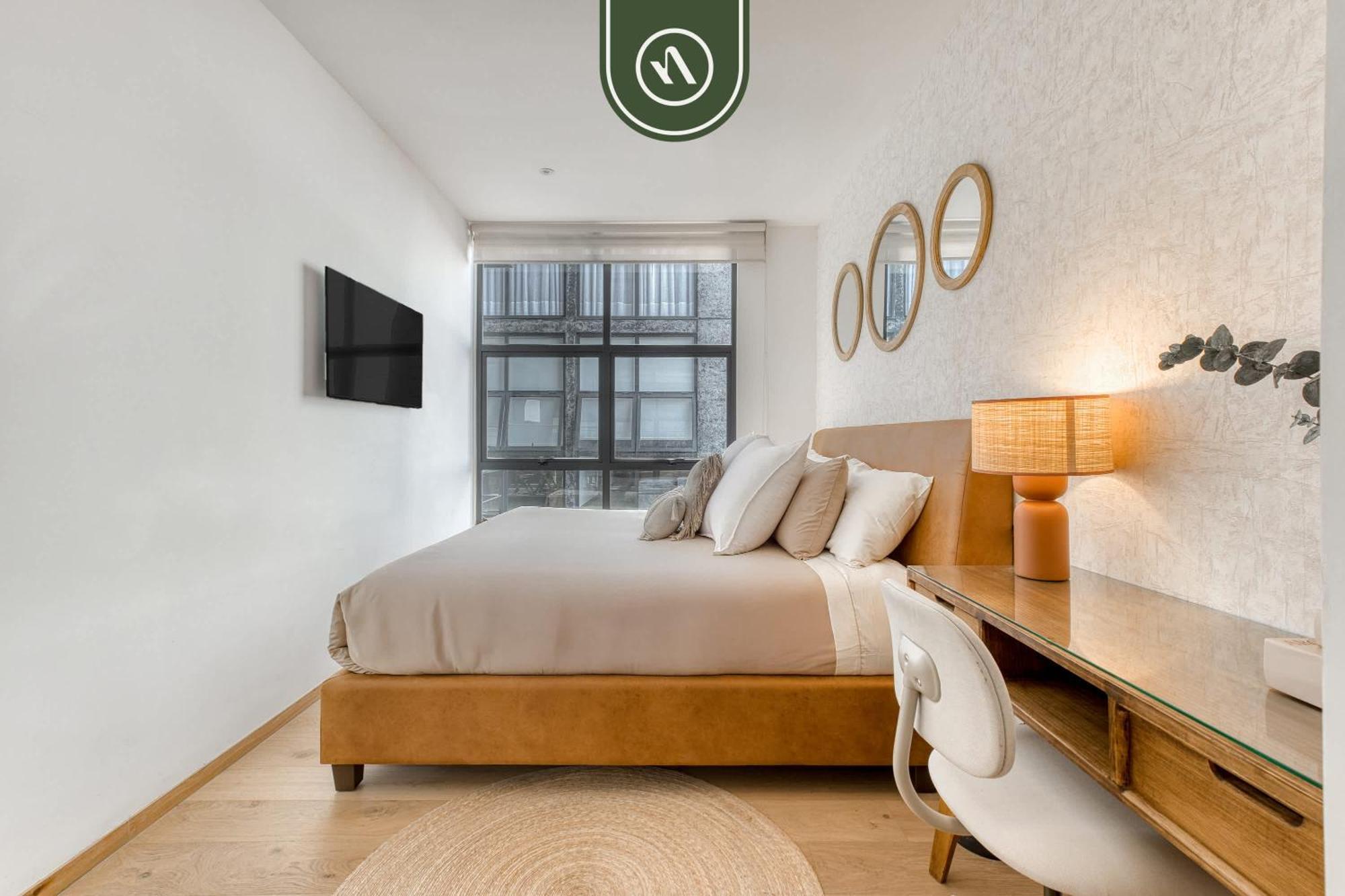 Centric 2 Bedroom - Gym - Open Air Cinema Apartment *